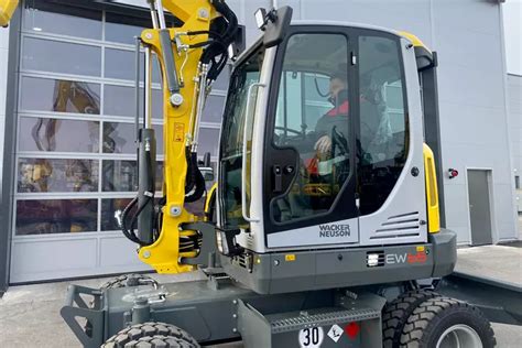 Thematic photo of Wacker Neuson EW65 wheeled excavator at work