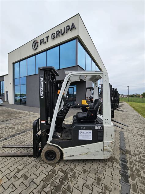 Wózek widłowy elektryczny UniCarriers TX 18 z widoczną tylną belką