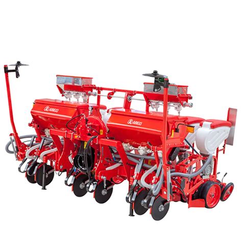 Infographic comparing mechanical and pneumatic planters