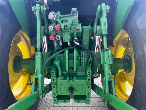 Schemat ciągnika John Deere 6510 z zaznaczonymi głównymi podzespołami