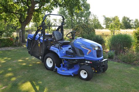 Thematic photo of a lawnmower knife for Iseki SXG series