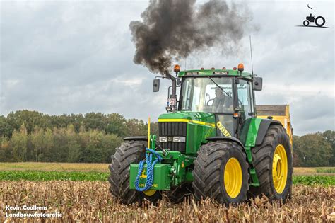 Ciągnik John Deere 7810 w akcji