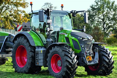 Wykres porównujący zużycie paliwa Fendt 620 Vario z innymi ciągnikami w teście DLG PowerMix