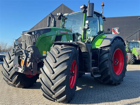 Zdjęcie ciągnika Fendt 728 Vario Gen7 podczas pracy w polu