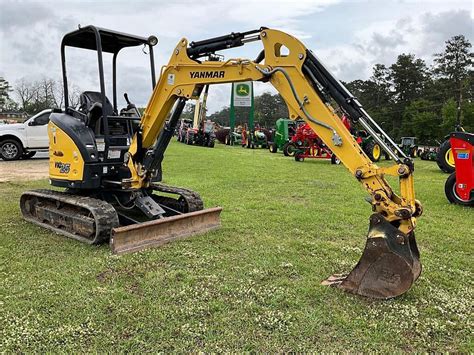 Zdjęcie minikoparki Yanmar VIO25 w akcji