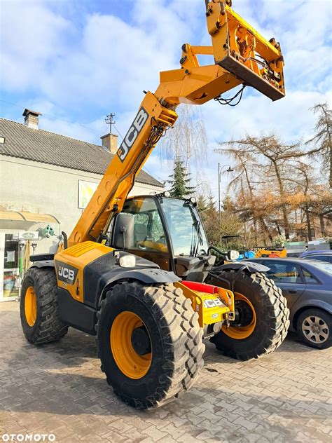 Infografika przedstawiająca trzy tryby skrętu w maszynach JCB 5CX