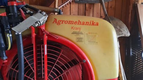 Zdjęcie opryskiwacza Agromehanika Kranj w pracy na polu
