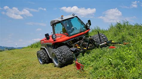 Thematic photo of Reform Metrac tractor working on a steep slope