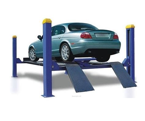 Schemat budowy podnośnika czterokolumnowego z zaznaczonymi punktami podparcia kół pojazdu