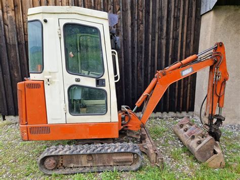 zdjęcie minikoparki Schaeff HR12 w akcji