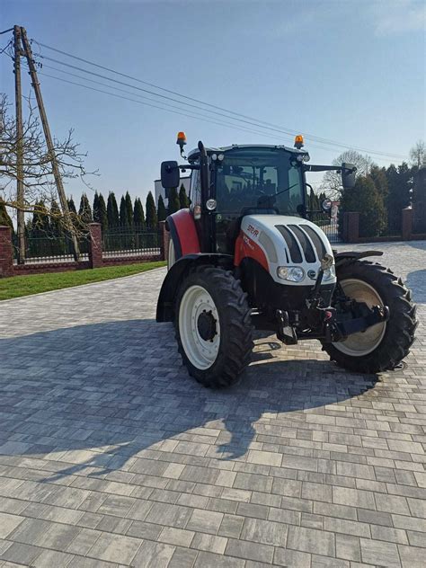 Ciągnik rolniczy Steyr Multi w akcji na polu