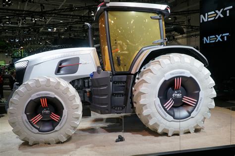Ciągnik koncepcyjny Massey Ferguson NEXT Concept na targach Agritechnica