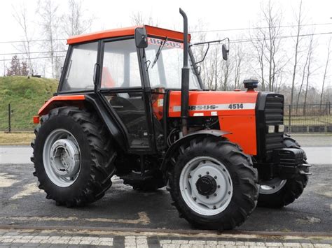 Infografika: Porównanie parametrów technicznych Ursus 4514, Zetor 7245, Valtra 700 i Fendt Farmer 306 LS