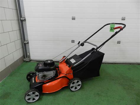 zdjęcie kosiarki spalinowej Castorama Performance Power FPLMP 139