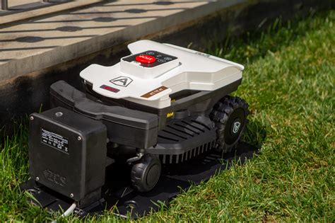 Schemat działania robota Ambrogio na trudnym terenie z wieloma obszarami