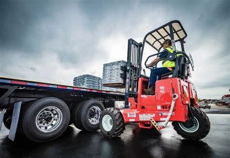 Thematic photo of a MOFFETT forklift attached to a truck