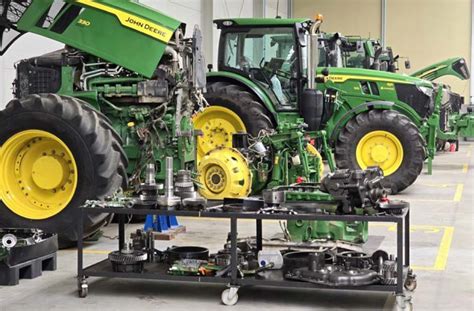 Ilustracja przedstawiająca bezpieczne zasady obsługi maszyn rolniczych