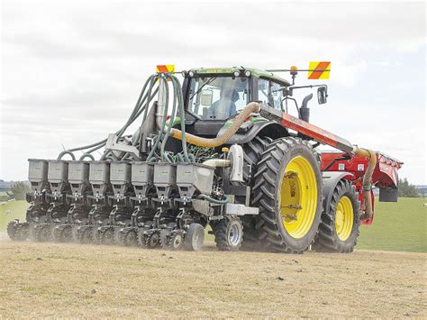 Infographics: Comparison of row spacing options in precision planters