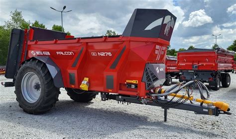 Przekrój rozrzutnika N276 Falcon z zaznaczonym przenośnikiem i adapterem