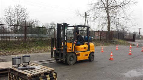 zdjęcie grupy osób na kursie operatora wózka widłowego