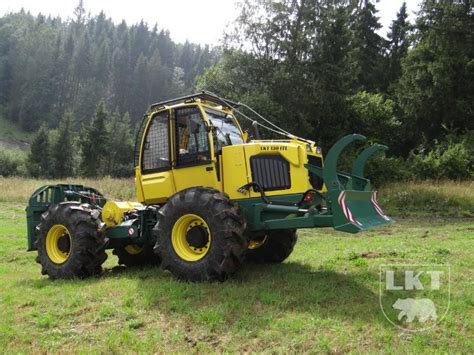 Zdjęcie najnowszego modelu skidera LKT 130 ITL z wyróżnionymi elementami