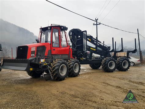 Komatsu 875 w akcji na leśnym terenie