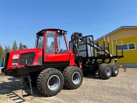 Wnętrze kabiny Komatsu 875 z widocznym systemem sterowania