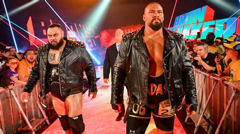 Bron Breakker i Bronson Reed po walce w ringu WWE