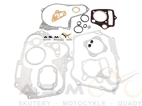 Ilustracja przedstawiająca budowę silnika z zaznaczonymi uszczelniaczami zaworowymi