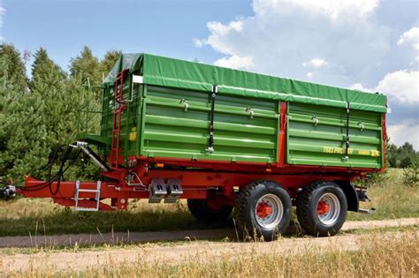 Tematyczne zdjęcie przyczepy transportowej średniej ładowności, np. modelu D-46