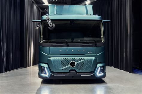 Samochód ciężarowy Volvo z systemem I-Shift z biegami pełzającymi