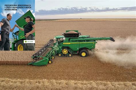 Widok ogólny kombajnu John Deere serii 1100 na polu podczas żniw