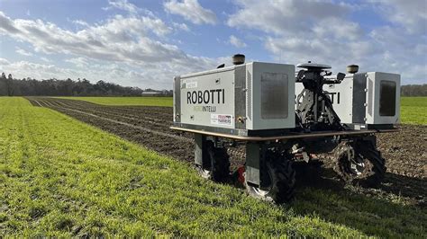 Robot polowy w agregacie uprawowo-siewnym
