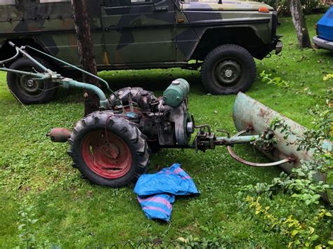 Zdjecie traktorka jednoosiowego Yamaha w akcji na polu