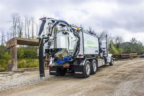 Thematic photo of a WUKO truck working on sewer cleaning