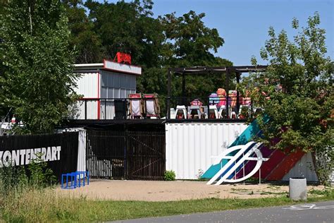 Zabezpieczona tratwa po wypadku na kładce