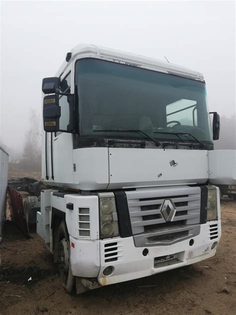 zdjęcie ciągnika siodłowego Renault Magnum
