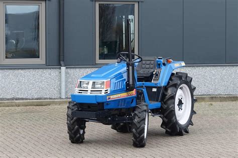 Zdjecie pogladowe traktora Iseki TU220 w pracy