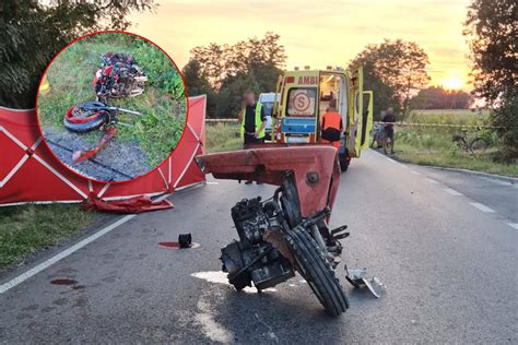 Doszczętnie zniszczony ciągnik rolniczy po zderzeniu z tirem na autostradzie