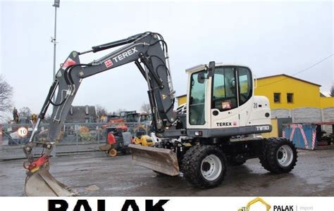 Panel sterowania koparki Terex Atlas z zaznaczonymi kontrolkami
