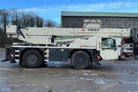 Zdjęcie dźwigu Terex AC 35L z rozłożonym głównym wysięgnikiem