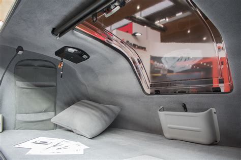 Kabina sypialna typu Aero Cab Light na ciężarówce
