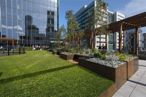 Thematic photo of a well-maintained company area with green spaces.