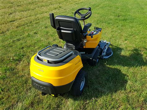 Tabela z wymiarami i danymi technicznymi Stiga Park Pro 900 AWX