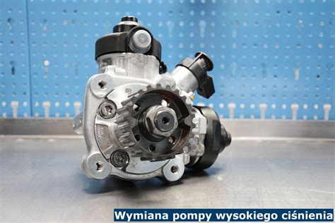 zdjęcie pompy wtryskowej w silniku Komatsu
