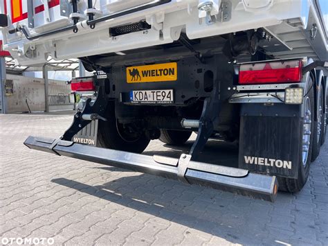 Zdjęcie przedstawiające naczepę wywrotkę Wielton w akcji